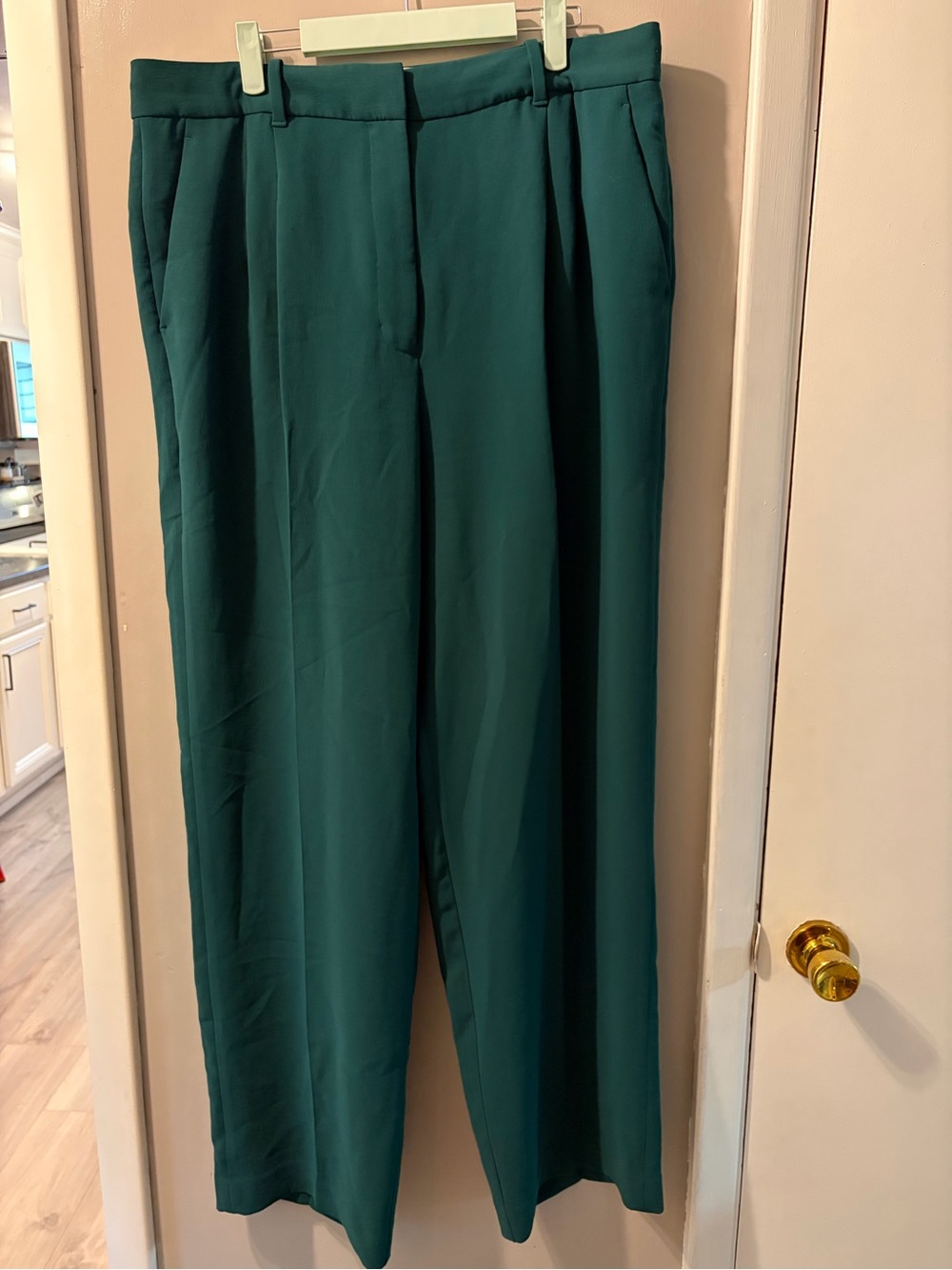 Wilfred The Effortless Pant Woman’s Tailored Straight-Leg Dress Pants Deep Green